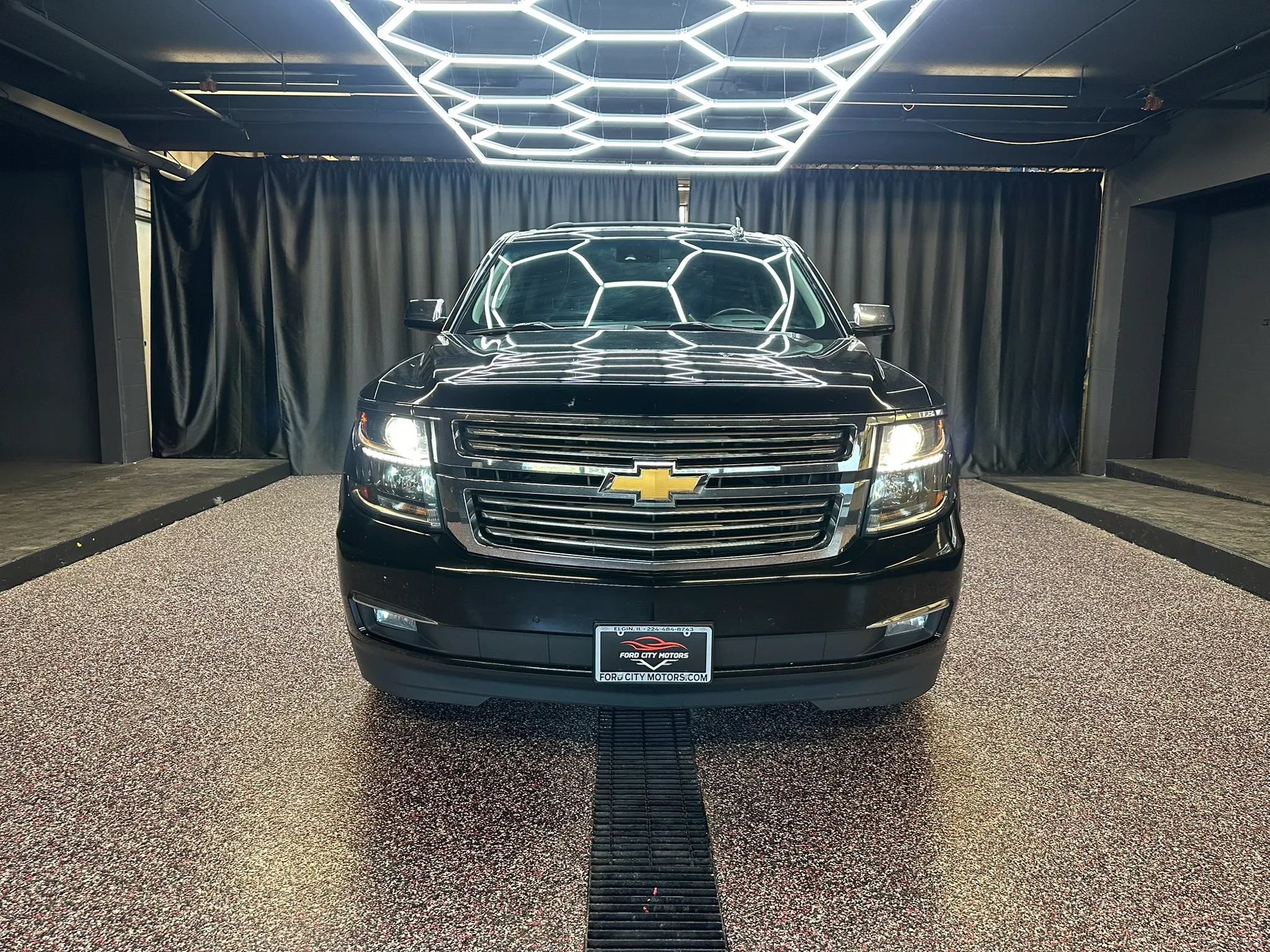 Used 2016 Chevrolet Suburban LTZ AWD/4WD image 2