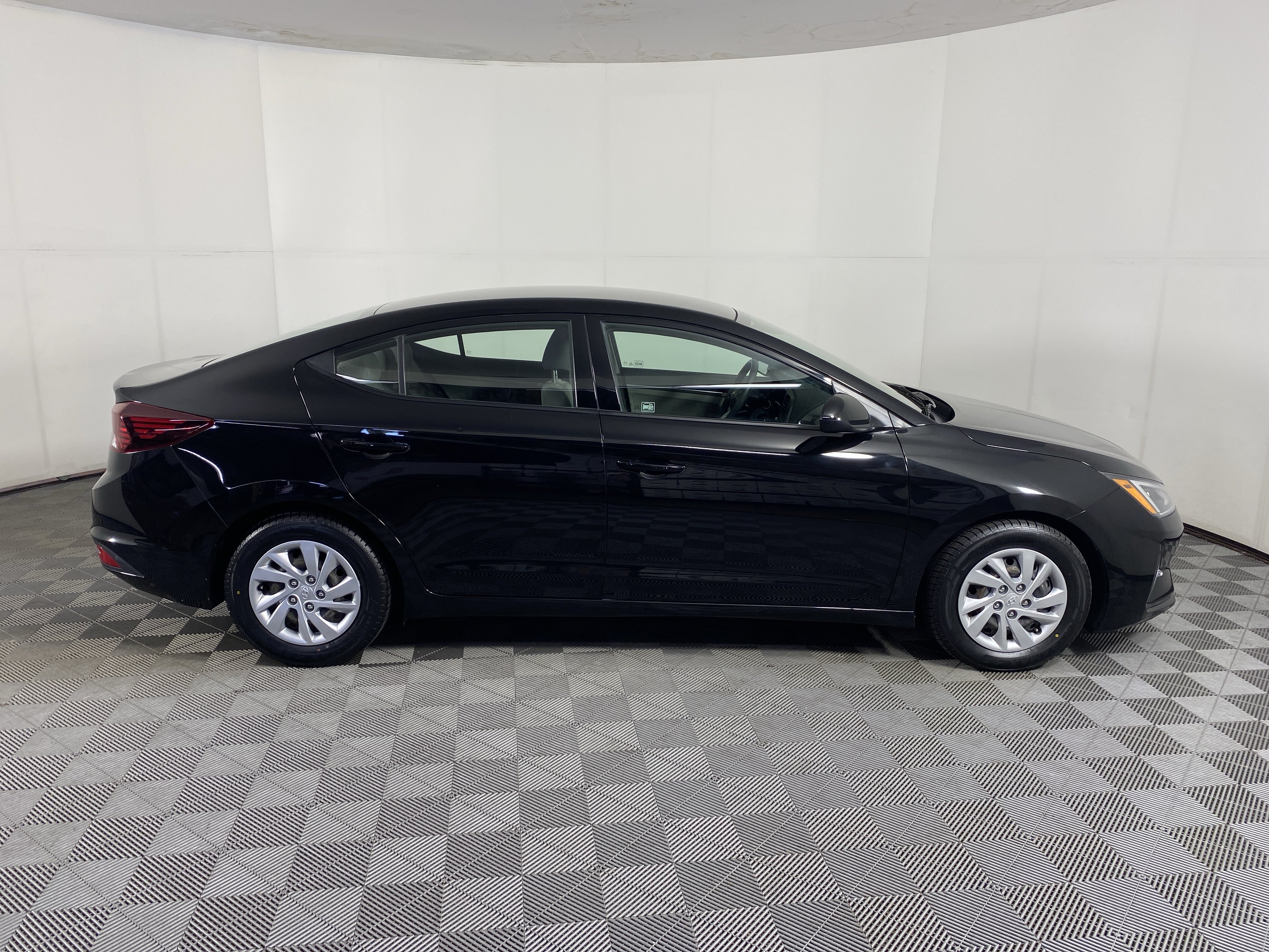 Used 2020 Hyundai Elantra SE FWD image 5