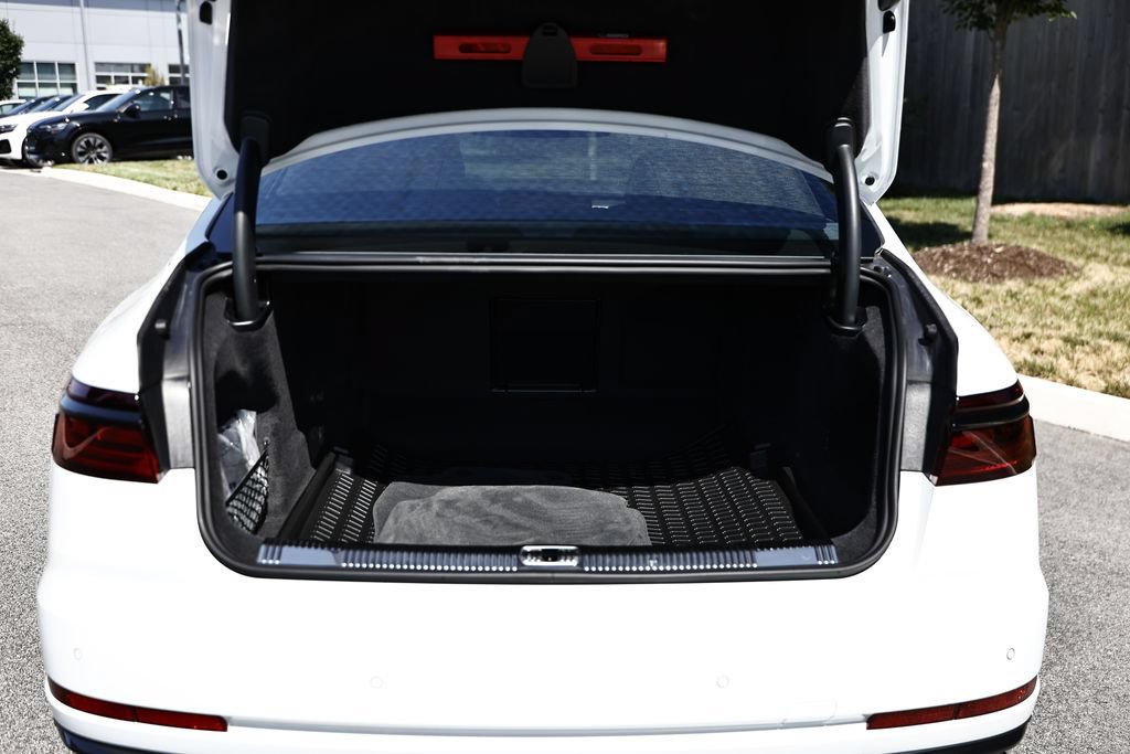 Used 2025 Audi S8 AWD/4WD image 30