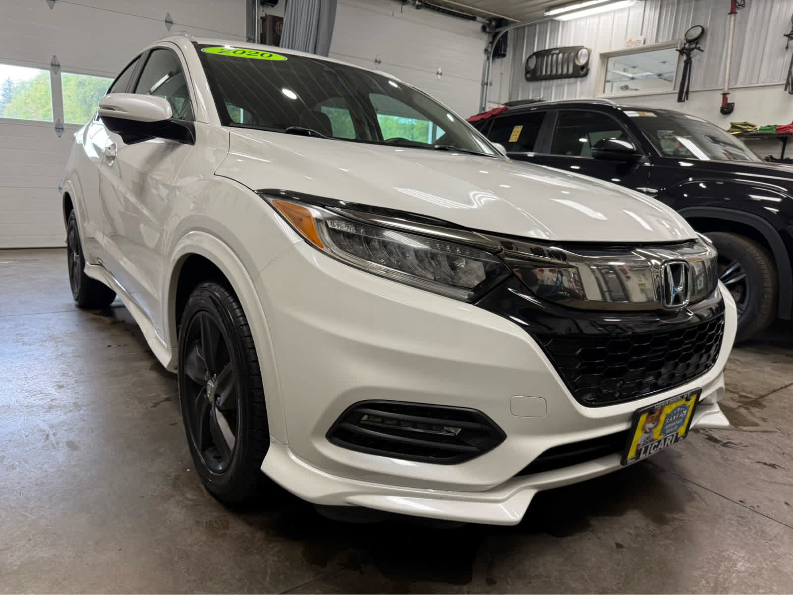 Used 2020 Honda HR-V Touring image 3
