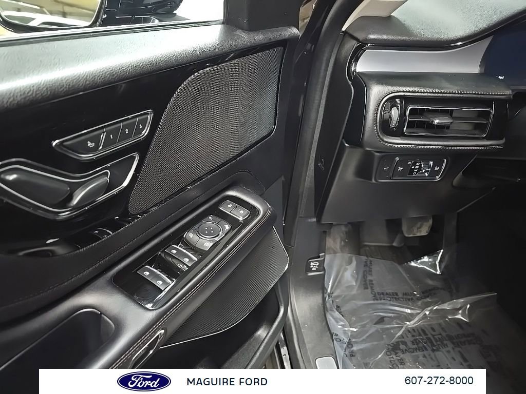 Used 2022 Lincoln Aviator Standard w/ Elements Package image 30