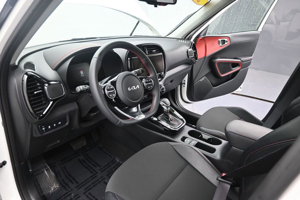 Certified 2023 Kia Soul GT-Line w/ GT-Line Technology Package FWD image 17