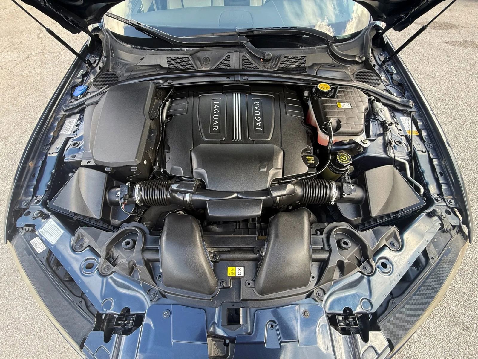 Used 2012 Jaguar XF Portfolio image 28