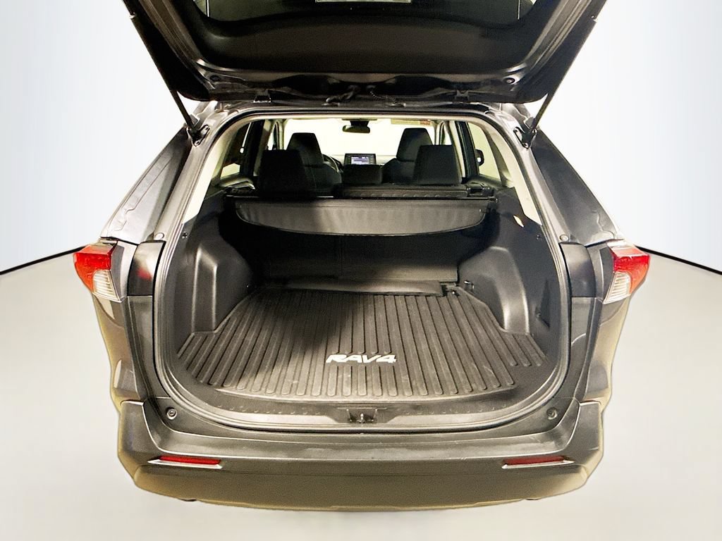 Used 2021 Toyota RAV4 LE AWD/4WD image 25