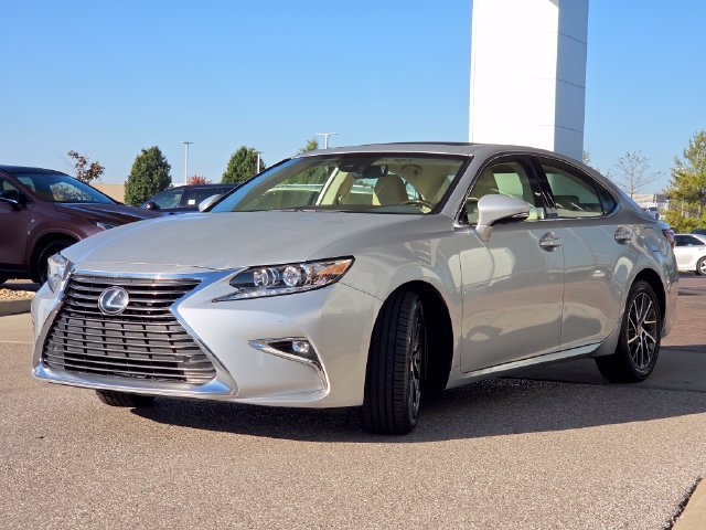 Used 2016 Lexus ES 350 w/ Luxury Package w/Wood Trim FWD image 24