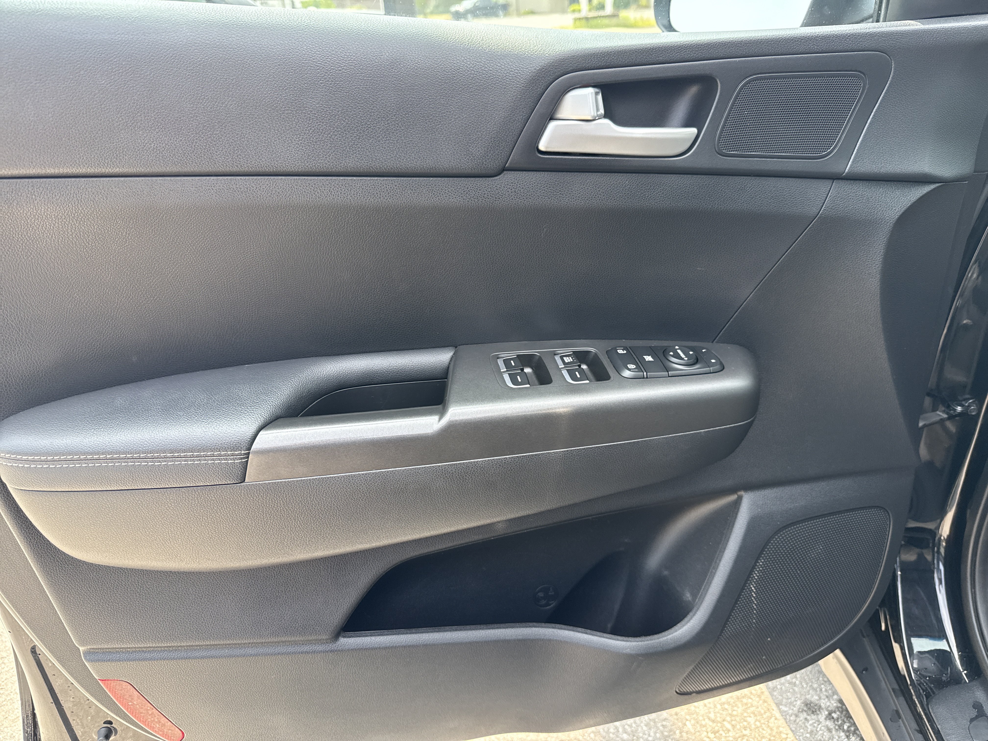 Used 2020 Kia Sportage LX AWD/4WD image 15
