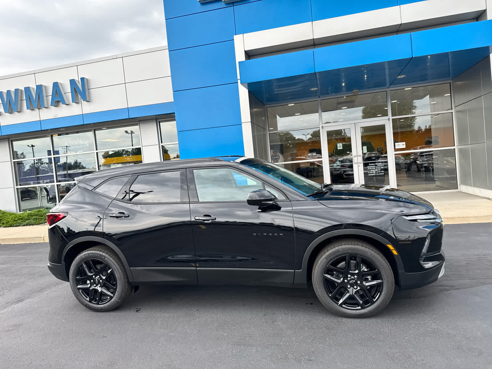 New 2026 Chevrolet Blazer LT w/ Convenience Package AWD/4WD image 2