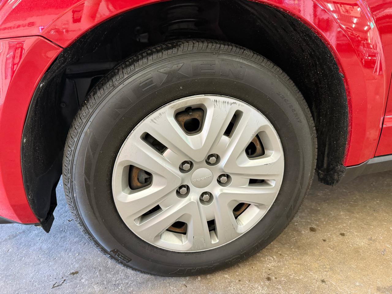 Used 2019 Dodge Journey SE FWD image 9