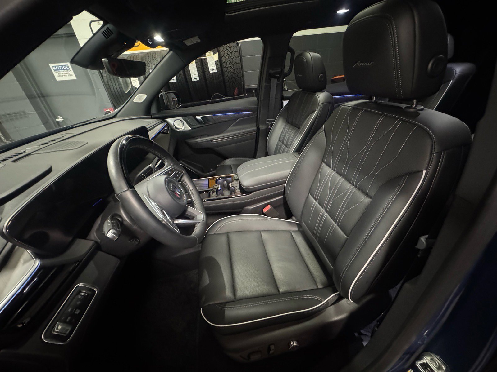 Used 2025 Buick Enclave Avenir w/ Super Cruise Package image 21