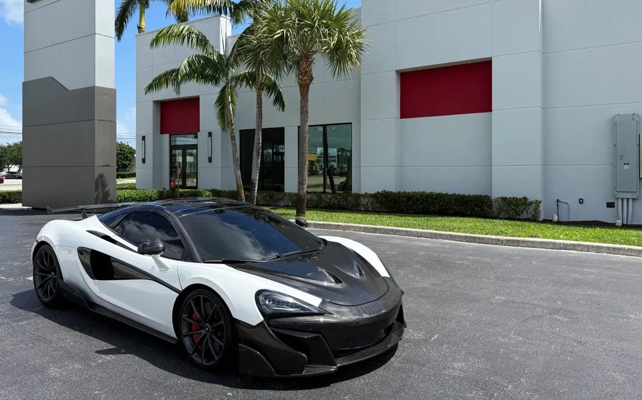 Used 2019 McLaren 570S Spider image 9