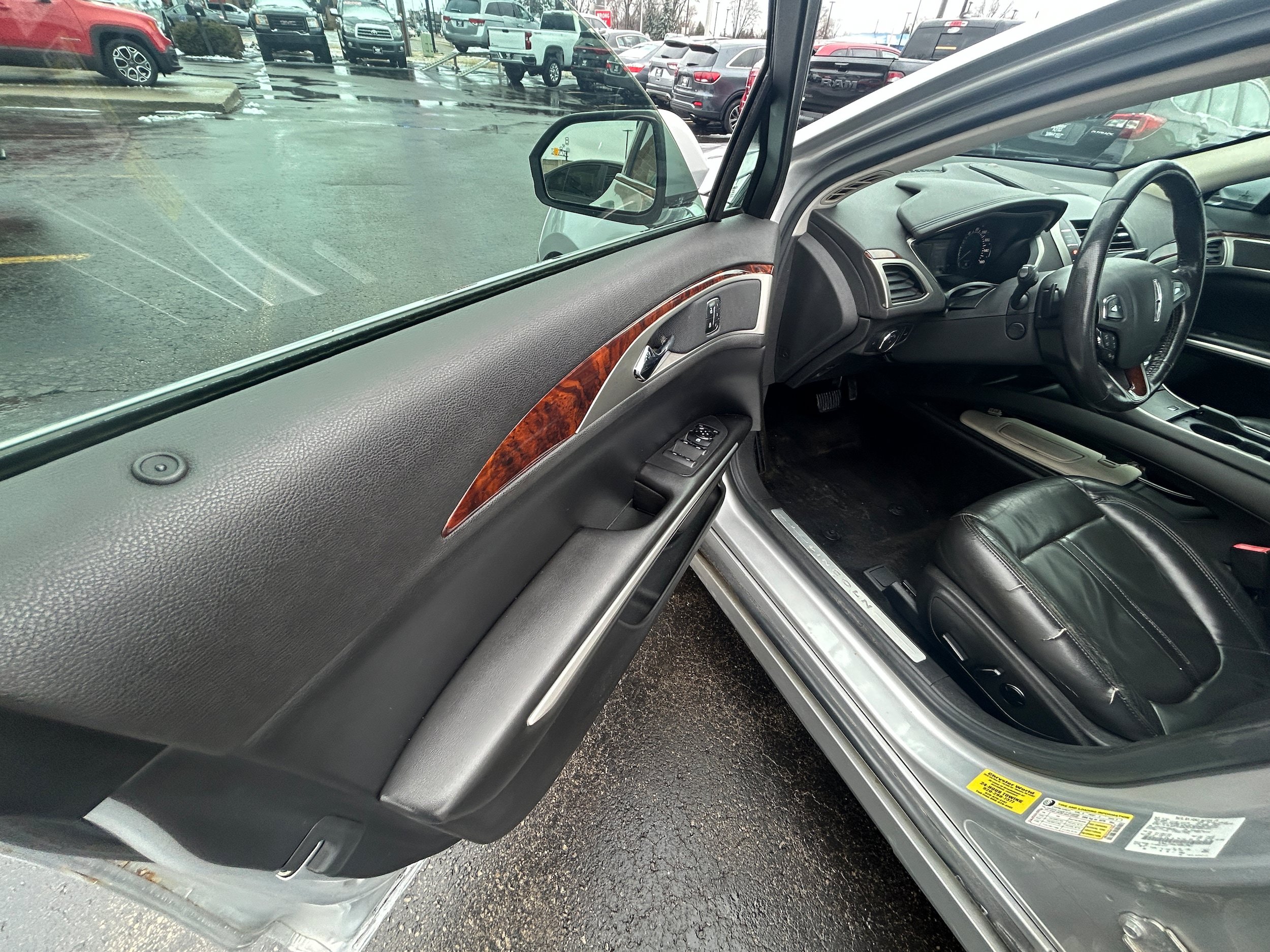 Used 2011 Lincoln MKX AWD w/ Sight & Sound Pkg image 6