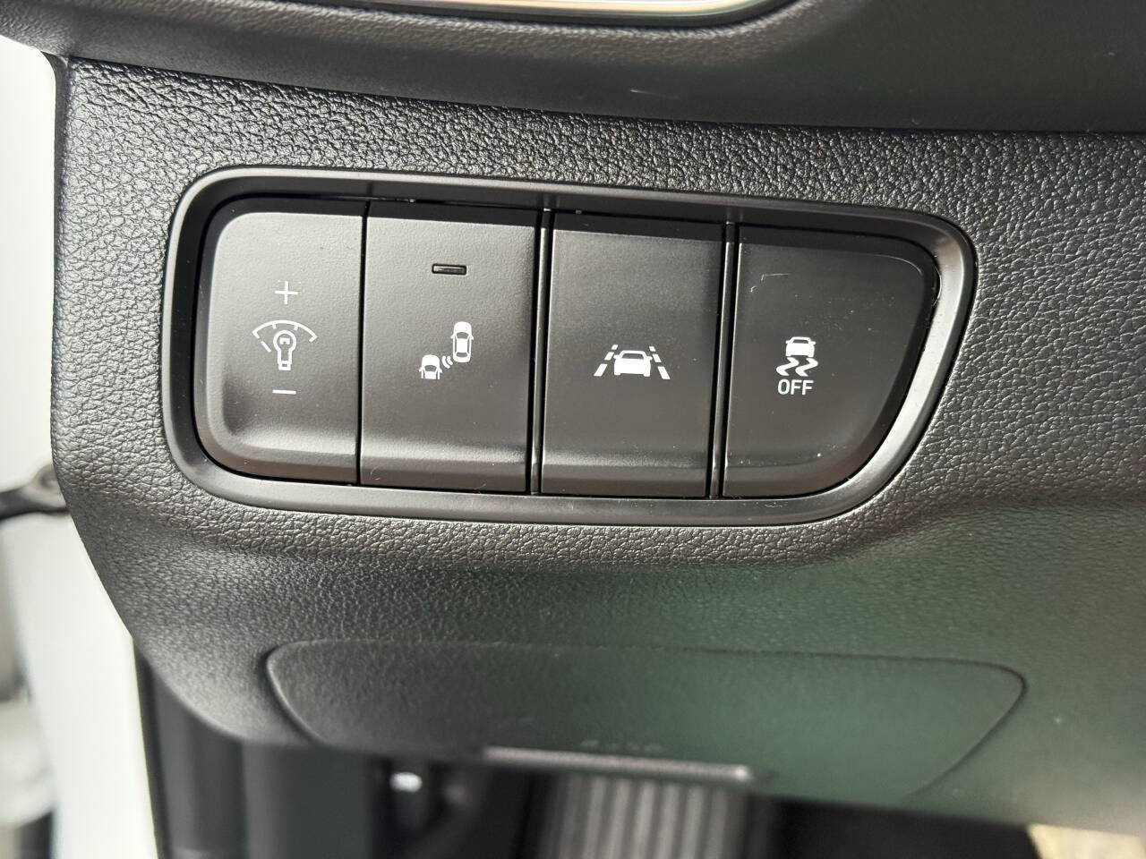Used 2019 Hyundai Santa Fe SEL FWD image 23