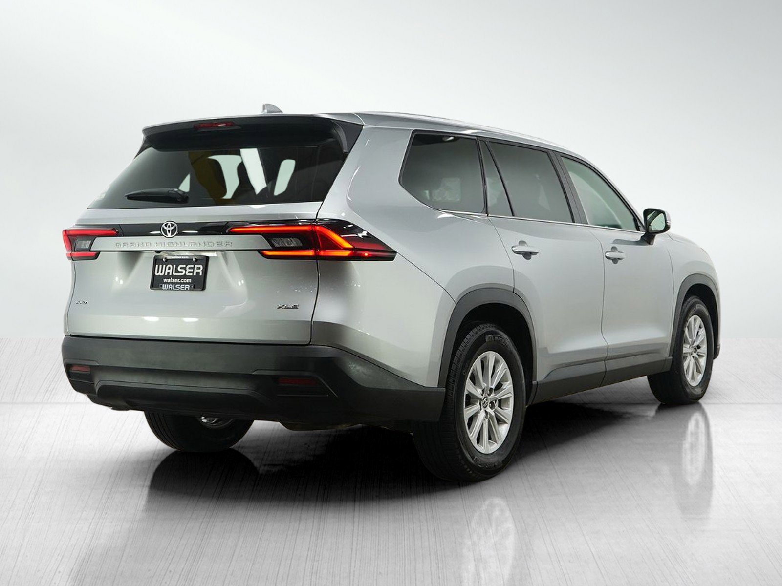 Used 2025 Toyota Grand Highlander AWD image 5