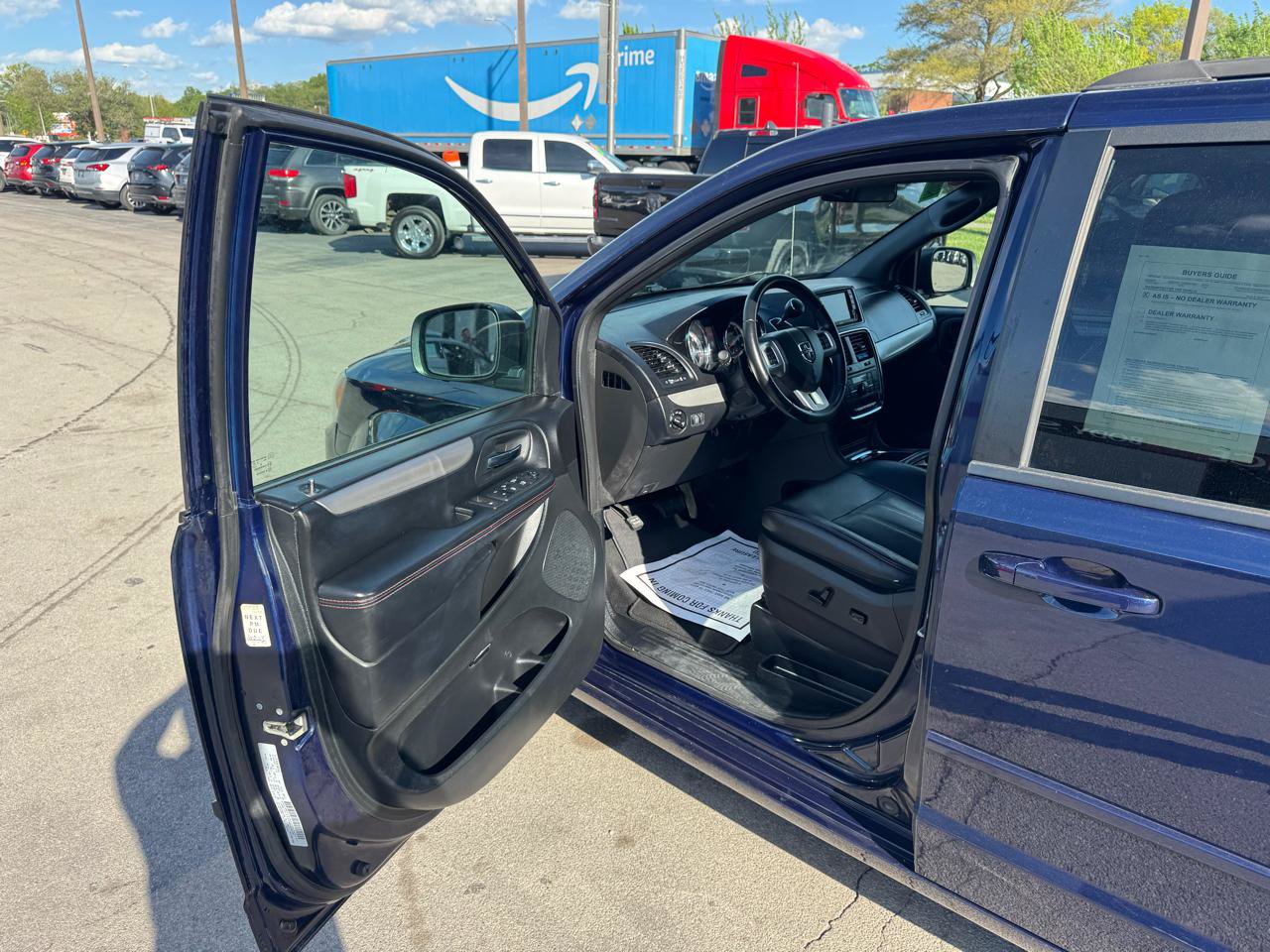 Used 2016 Dodge Grand Caravan R/T FWD image 13