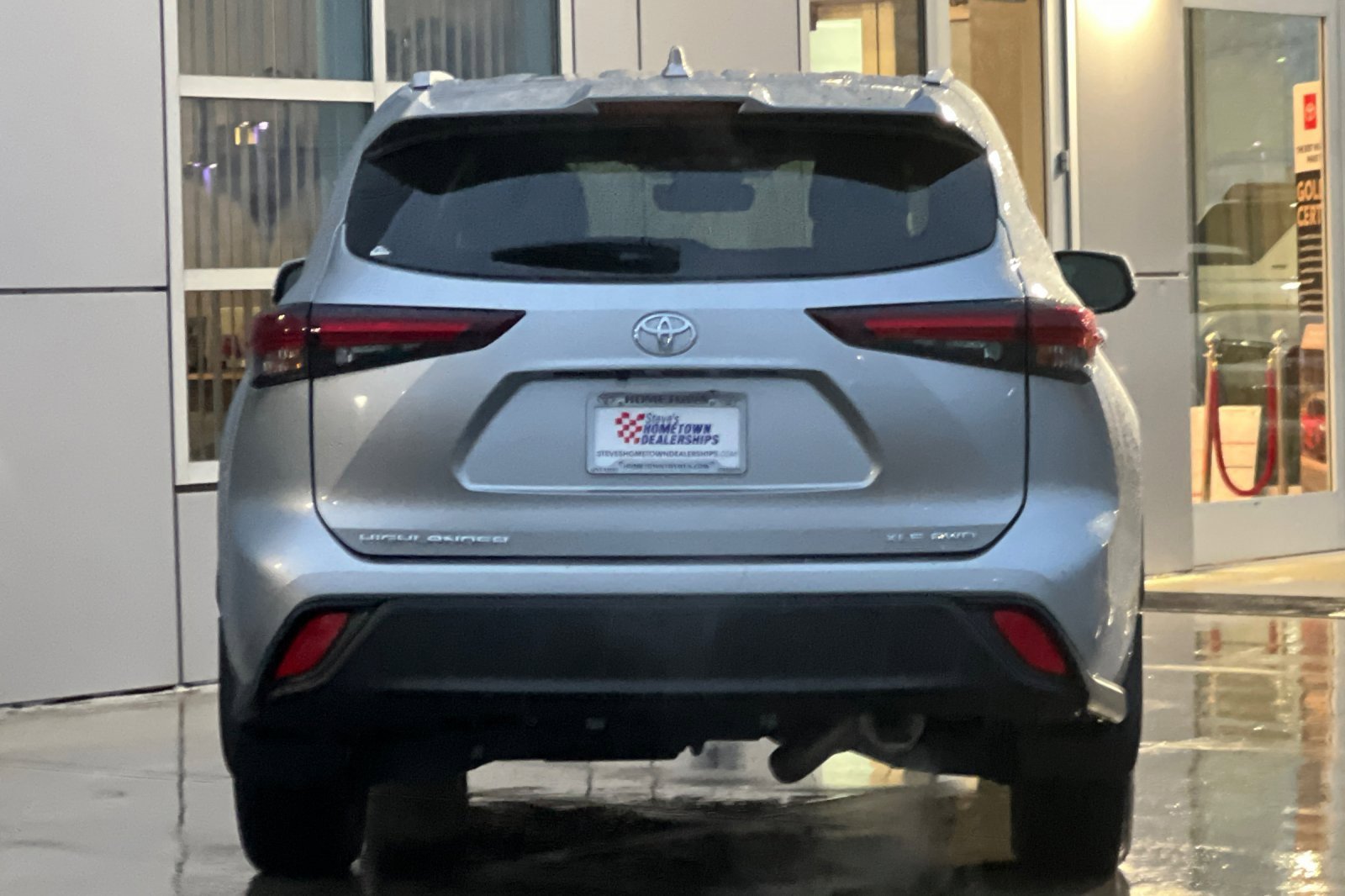 Used 2024 Toyota Highlander XLE image 5