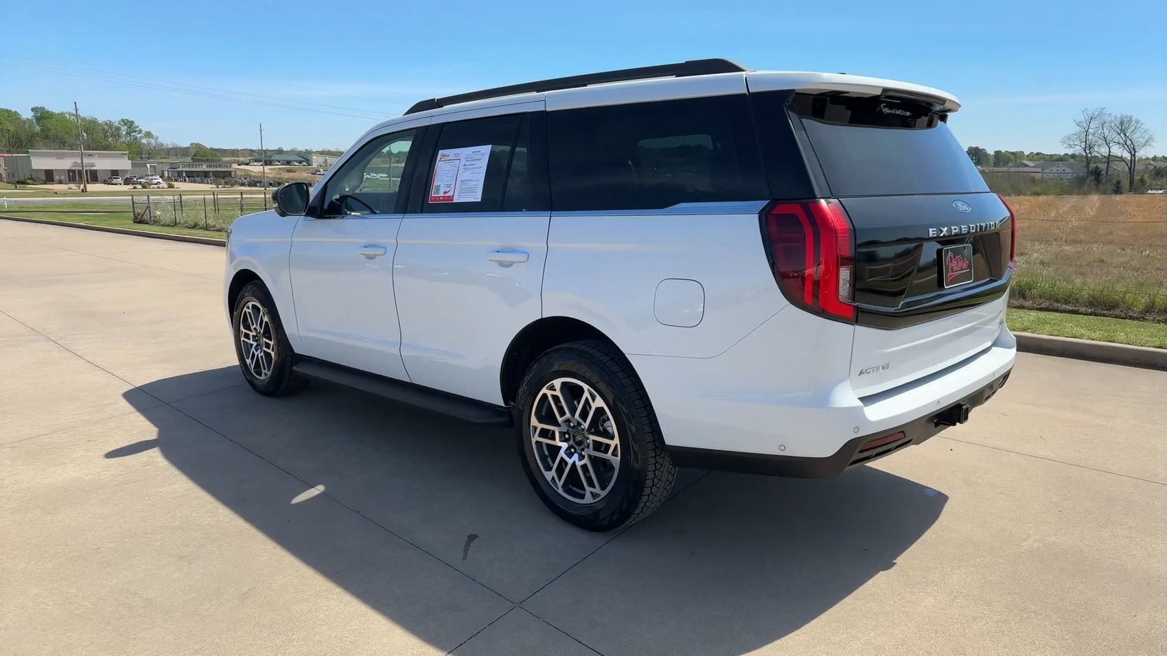 Used 2025 Ford Expedition Active AWD/4WD image 7