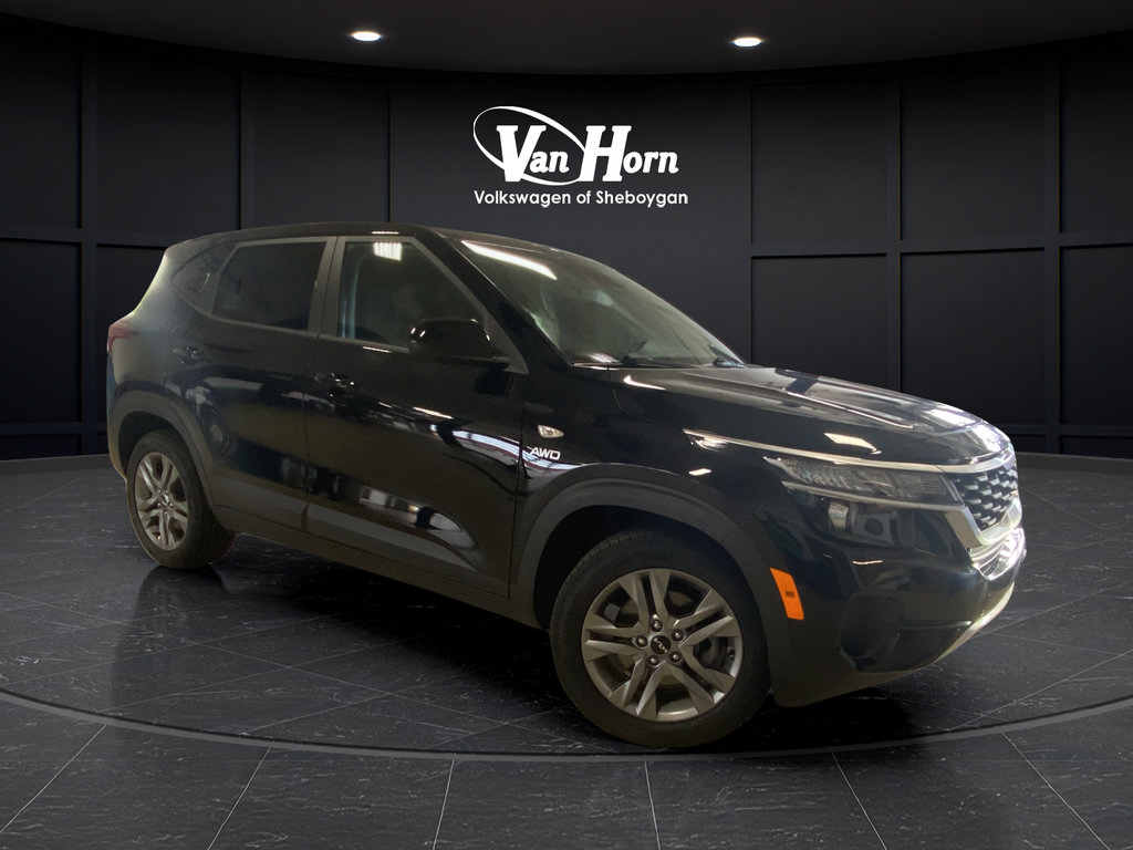 Used 2023 Kia Seltos LX AWD/4WD image 1