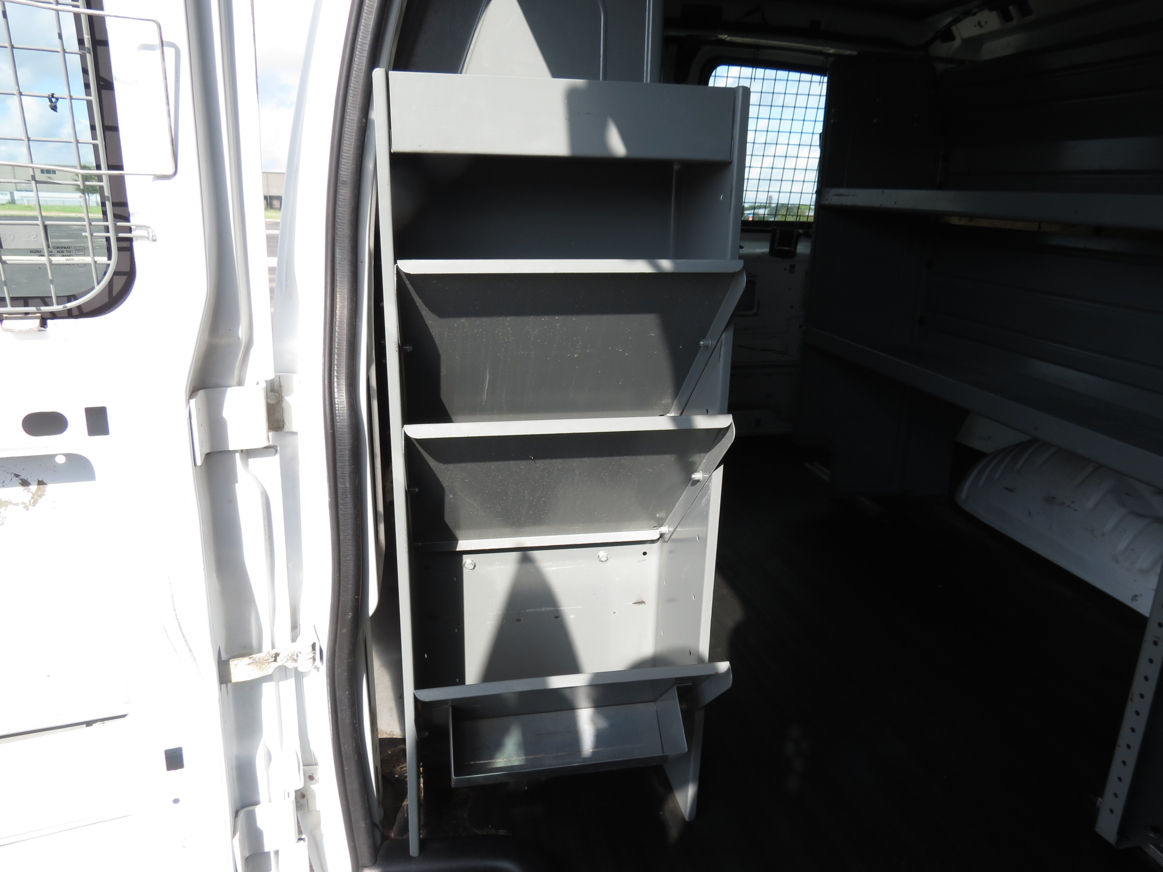 Used 2014 Chevrolet Express 2500 RWD image 27