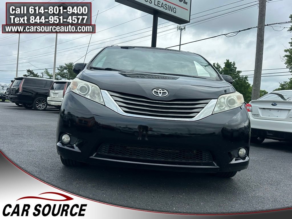 Used 2013 Toyota Sienna XLE AWD/4WD image 2