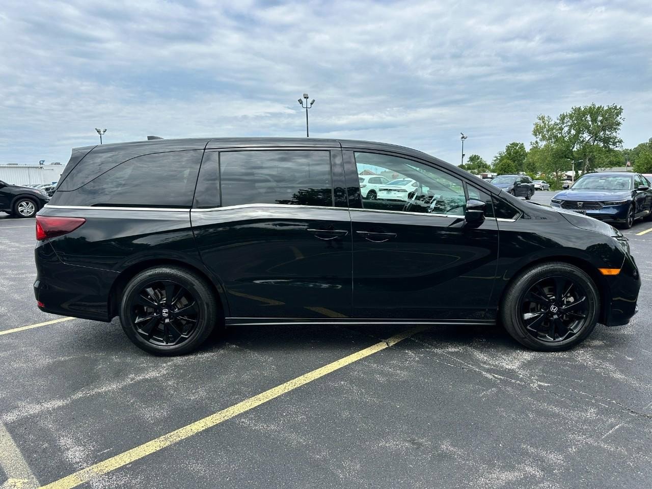 Certified 2024 Honda Odyssey Sport image 3