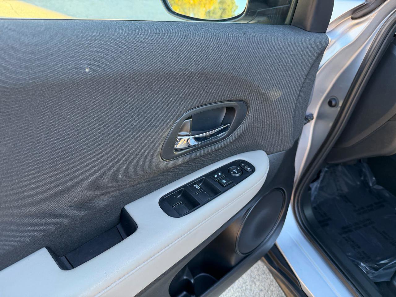 Used 2022 Honda HR-V LX image 9