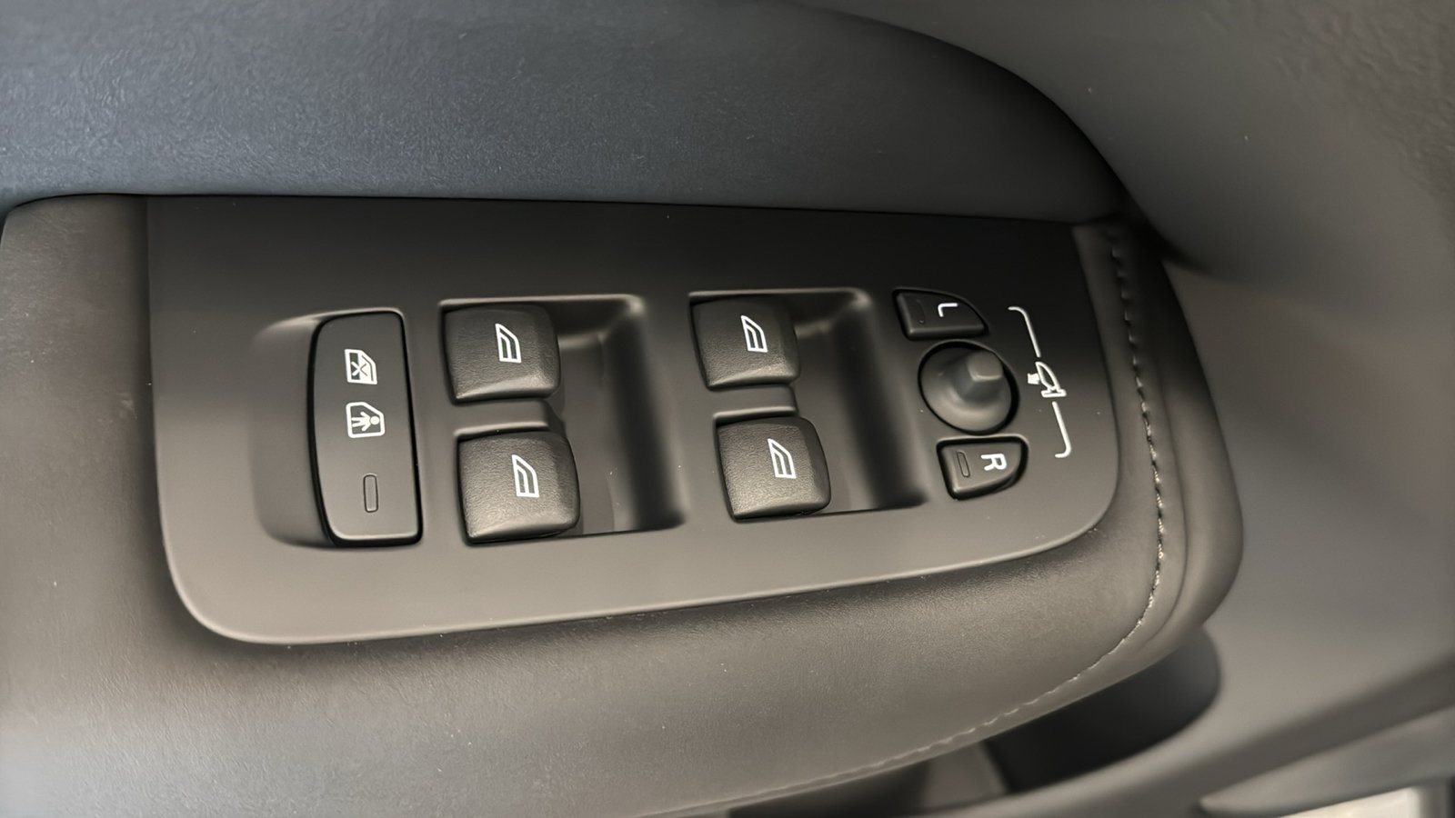 New 2027 Volvo XC60 B5 Ultra AWD/4WD image 22