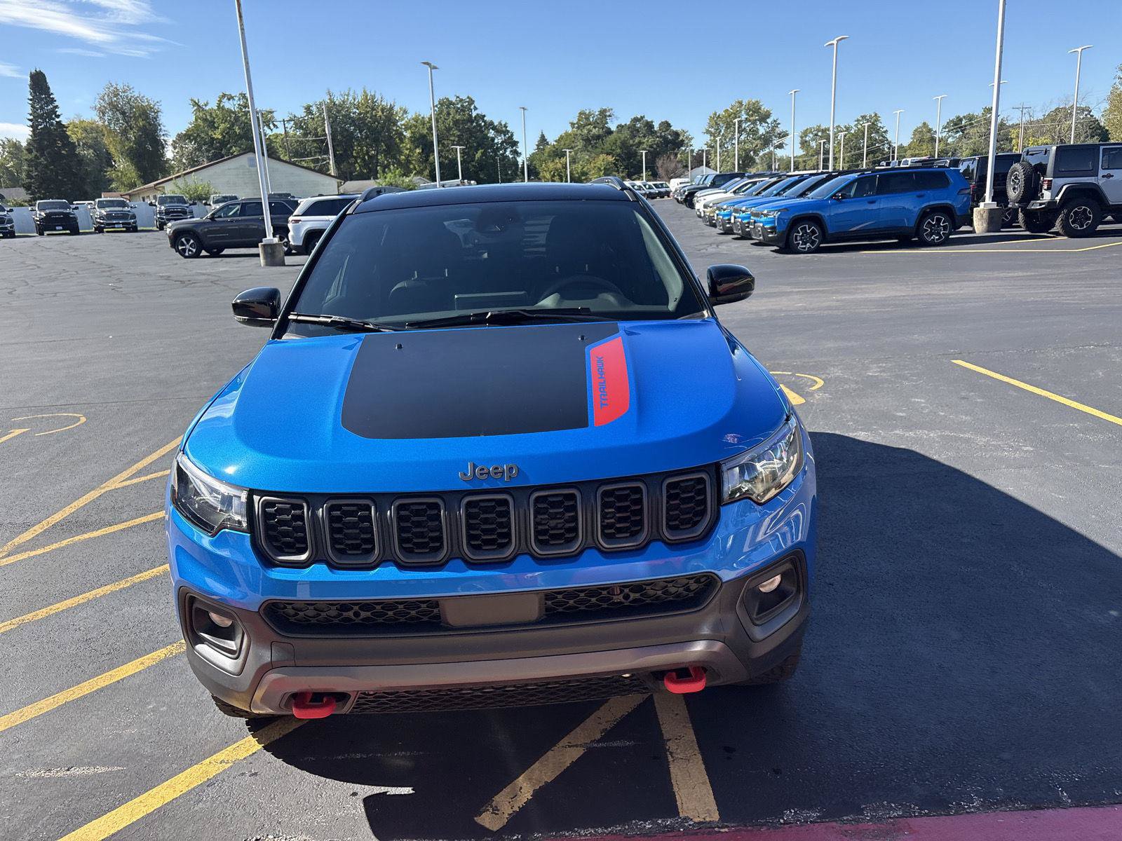 Used 2025 Jeep Compass Trailhawk w/ Sun & Sound Group AWD/4WD image 2