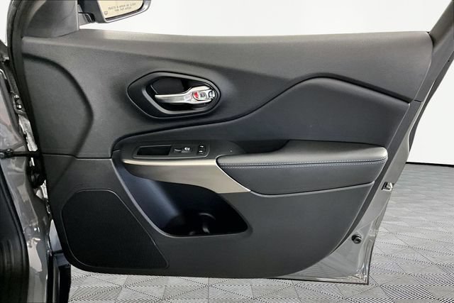 Used 2021 Jeep Cherokee Latitude Plus FWD image 26