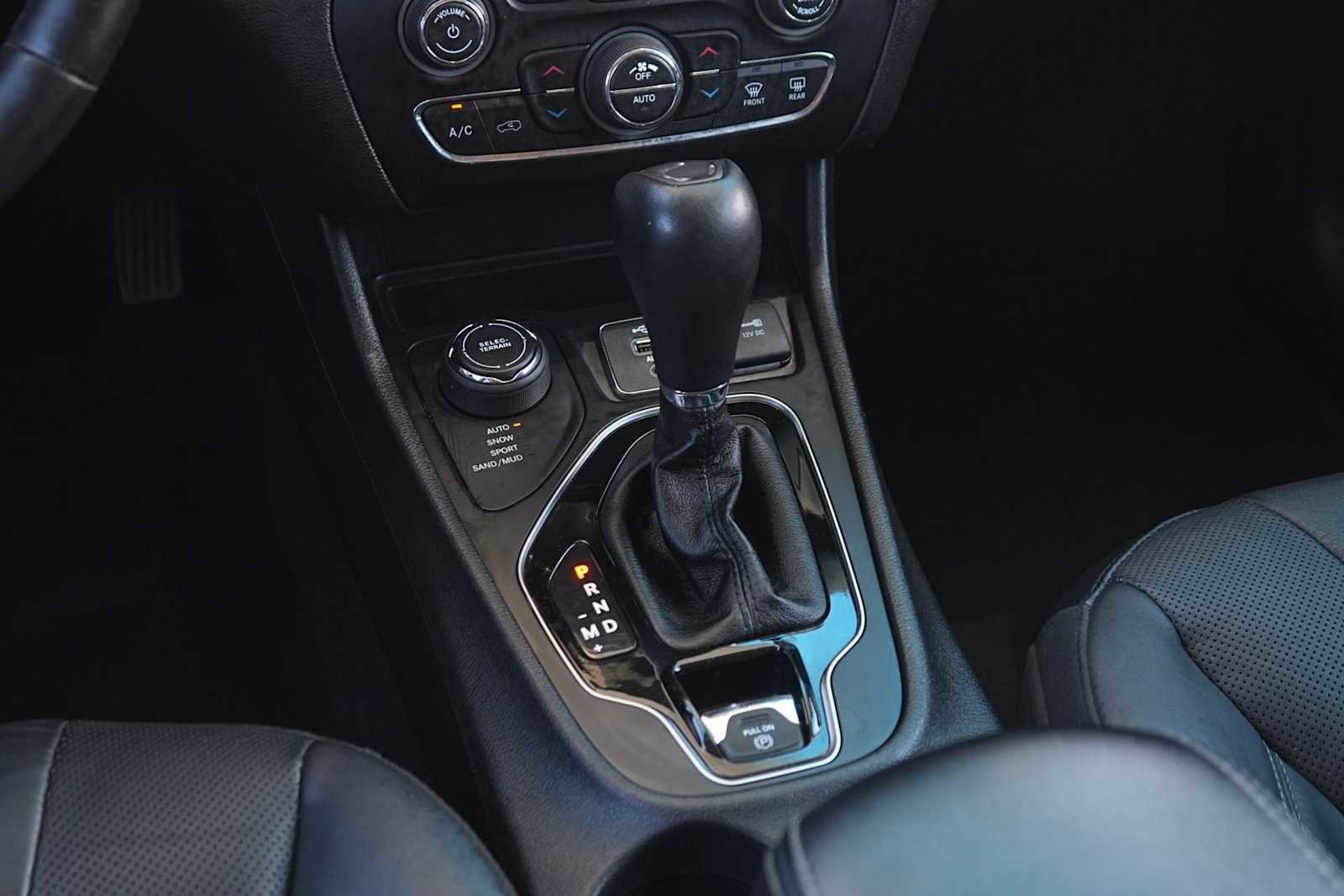 Used 2019 Jeep Cherokee Limited AWD/4WD image 21