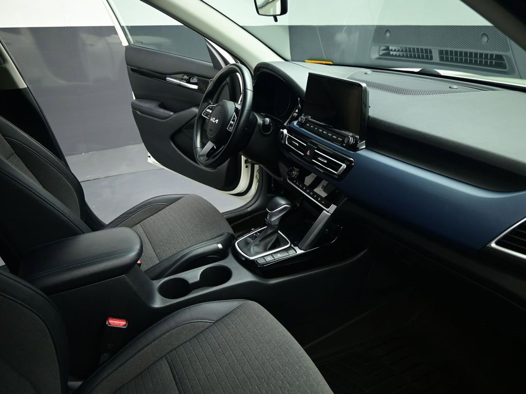 Used 2022 Kia Seltos Nightfall Edition image 6