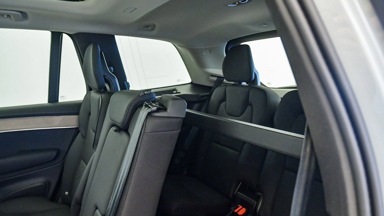 Certified 2025 Volvo XC90 B6 Core w/ Protection Package Premier image 24