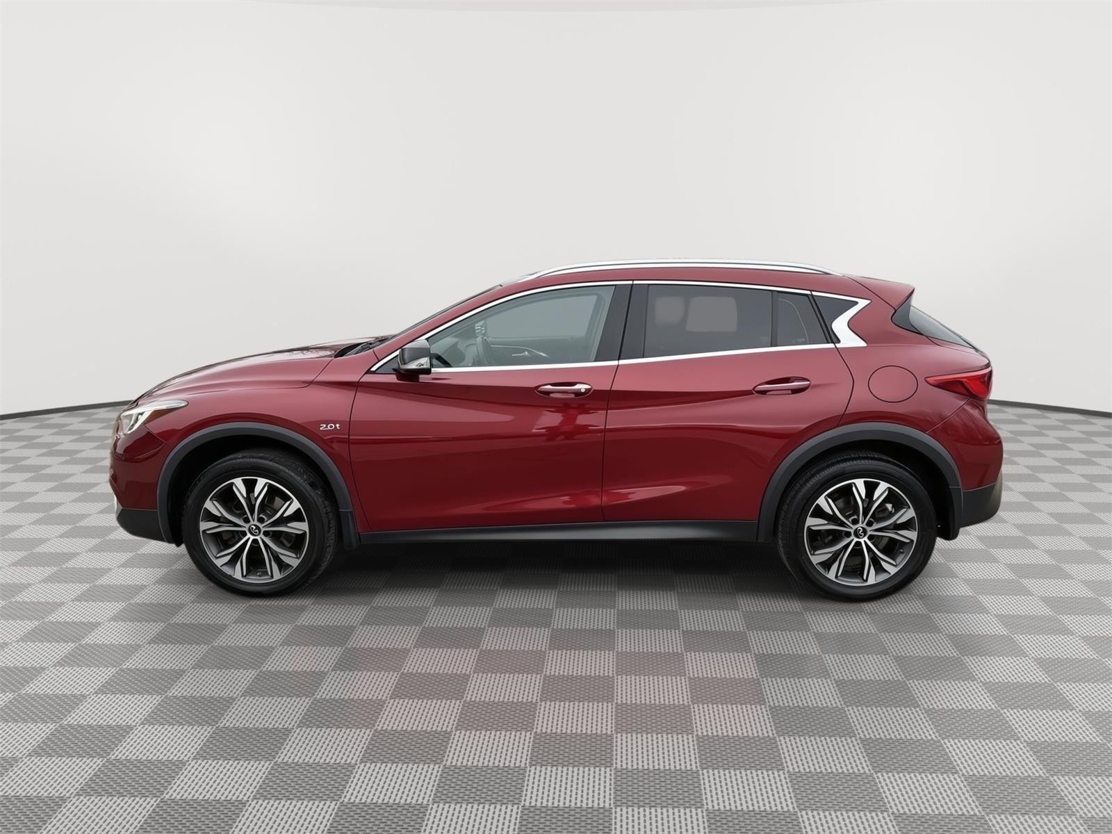 Used 2018 INFINITI QX30 AWD image 2