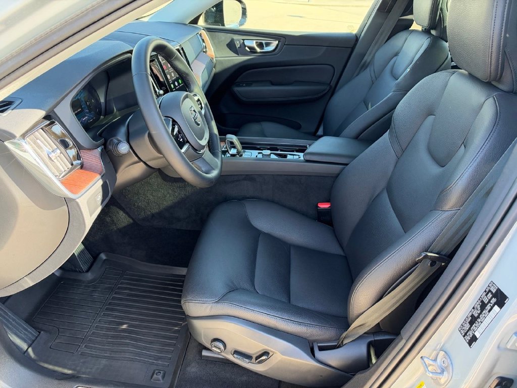 Certified 2024 Volvo XC60 B5 Plus w/ Protection Package Premier AWD/4WD image 8