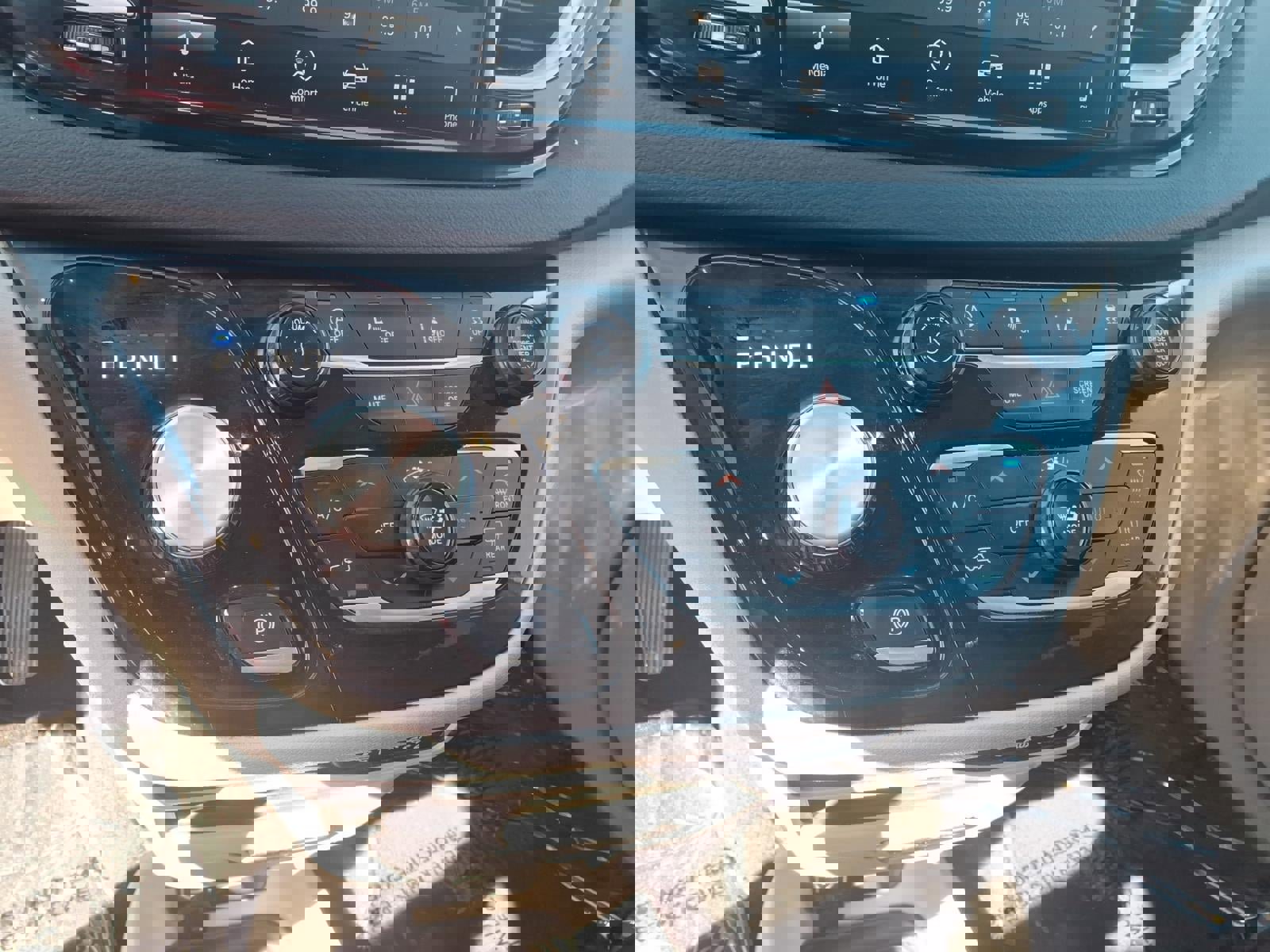 Used 2023 Chrysler Pacifica Touring-L image 15