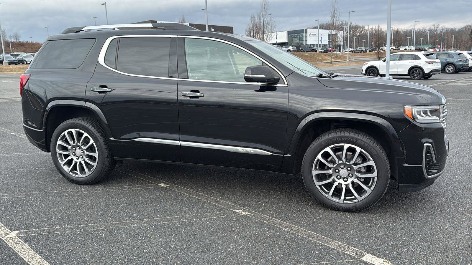 Used 2022 GMC Acadia Denali image 3