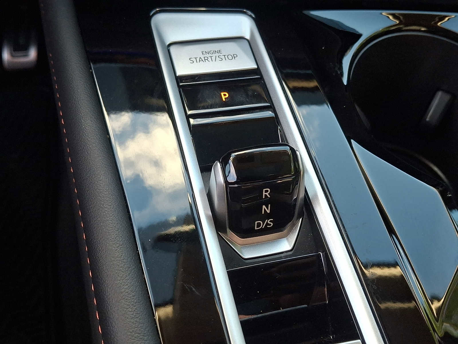 Used 2025 Volkswagen Atlas Peak Edition SE AWD/4WD image 16