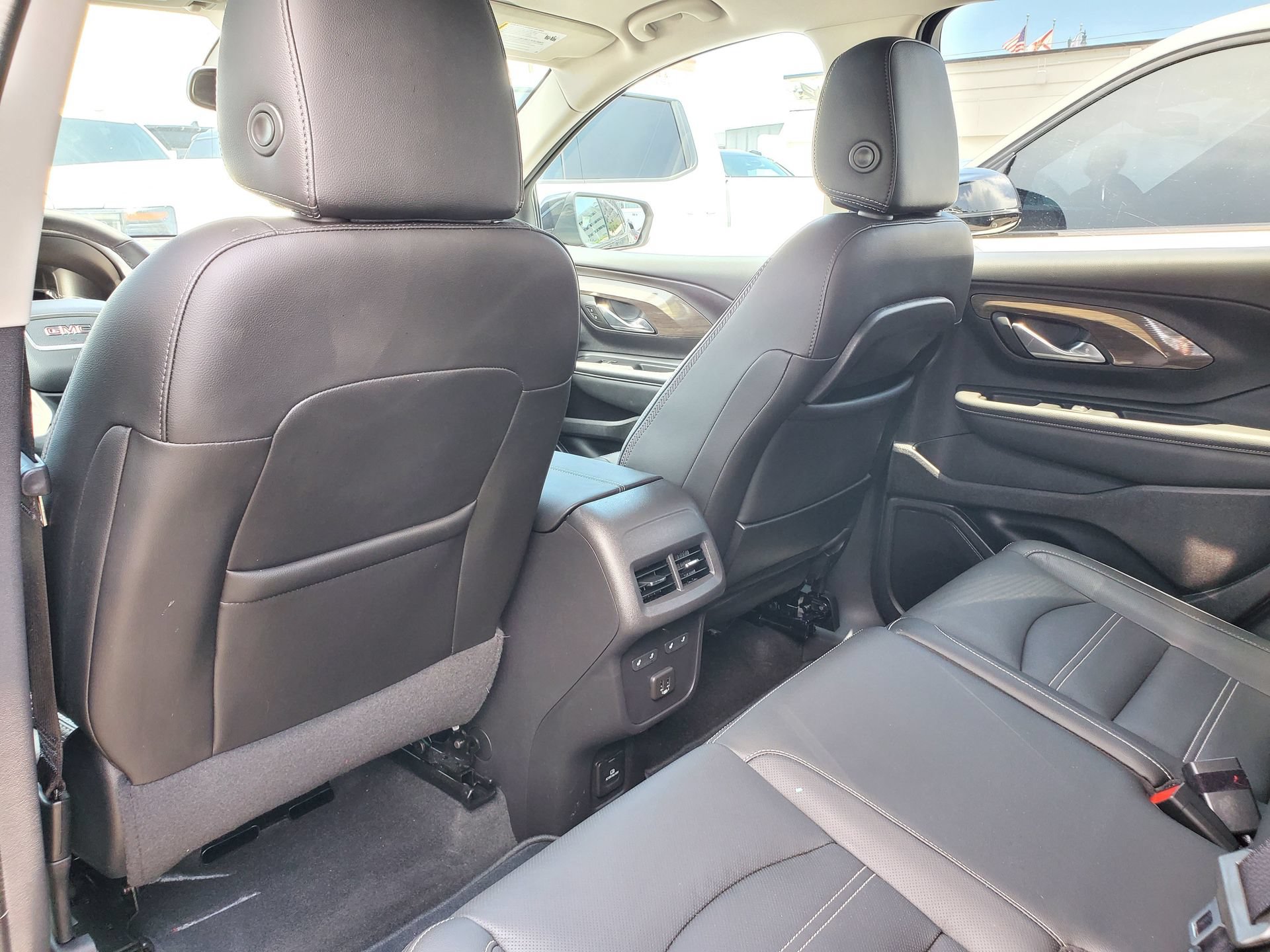 Used 2024 GMC Terrain Denali w/ Denali Premium Package AWD/4WD image 11