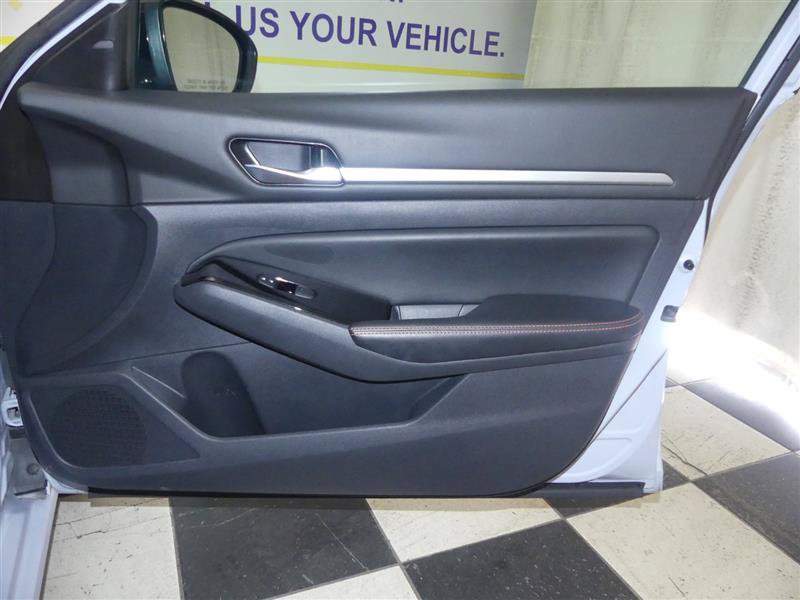 Used 2024 Nissan Altima 2.5 SR FWD image 24