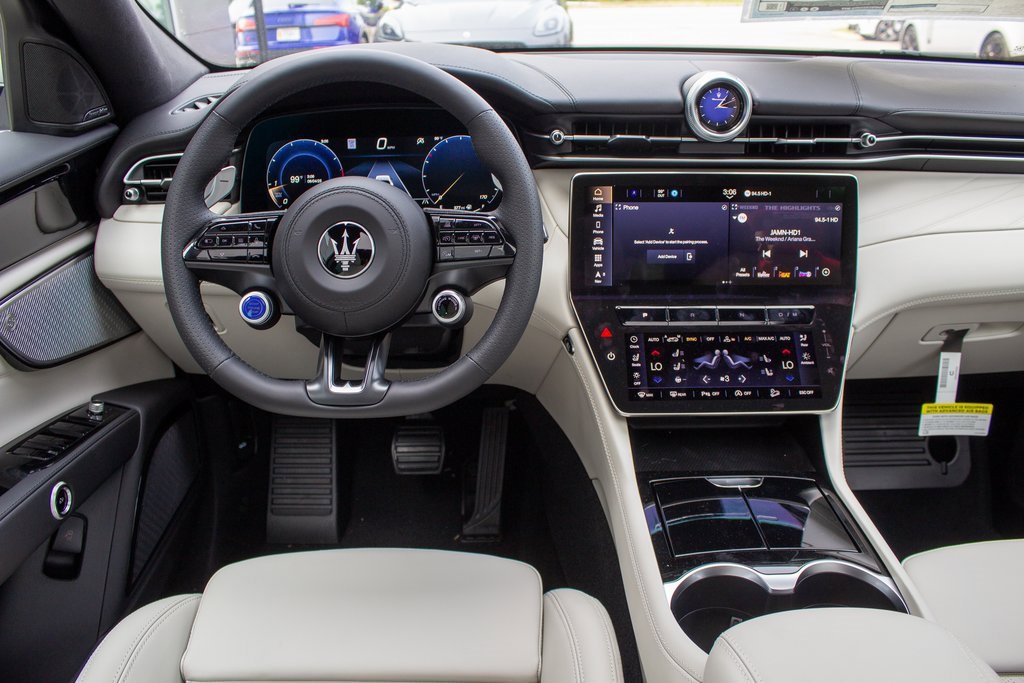 New 2025 Maserati Grecale GT image 13