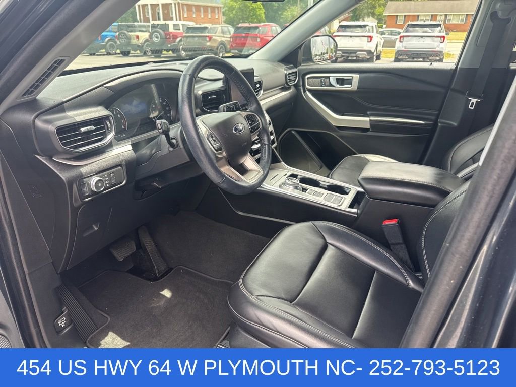 Used 2022 Ford Explorer XLT w/ Equipment Group 202A RWD image 9