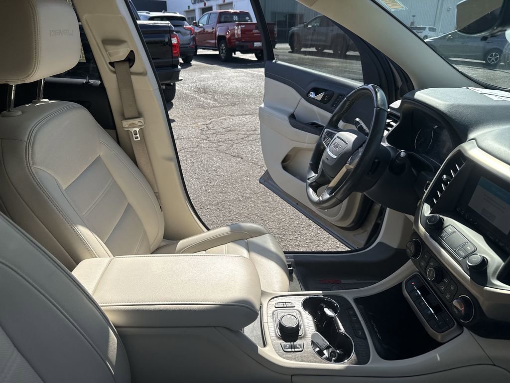 Certified 2022 GMC Acadia Denali w/ Denali Ultimate Package image 13