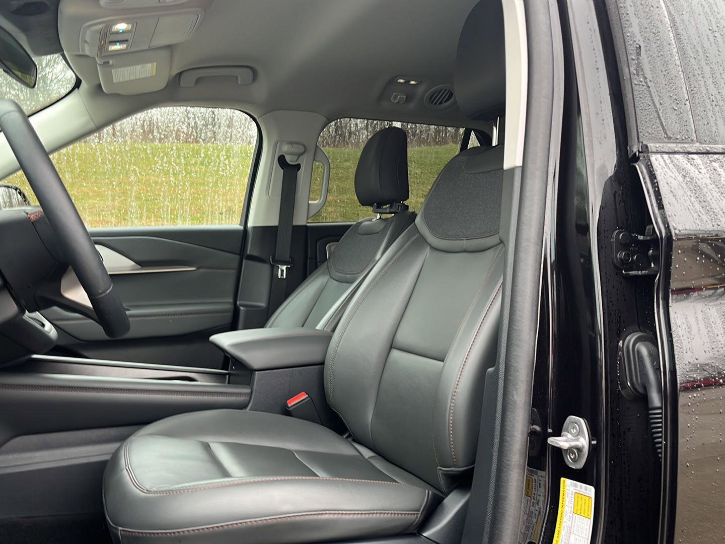 Used 2025 Ford Explorer Active w/ Active Comfort Package image 10