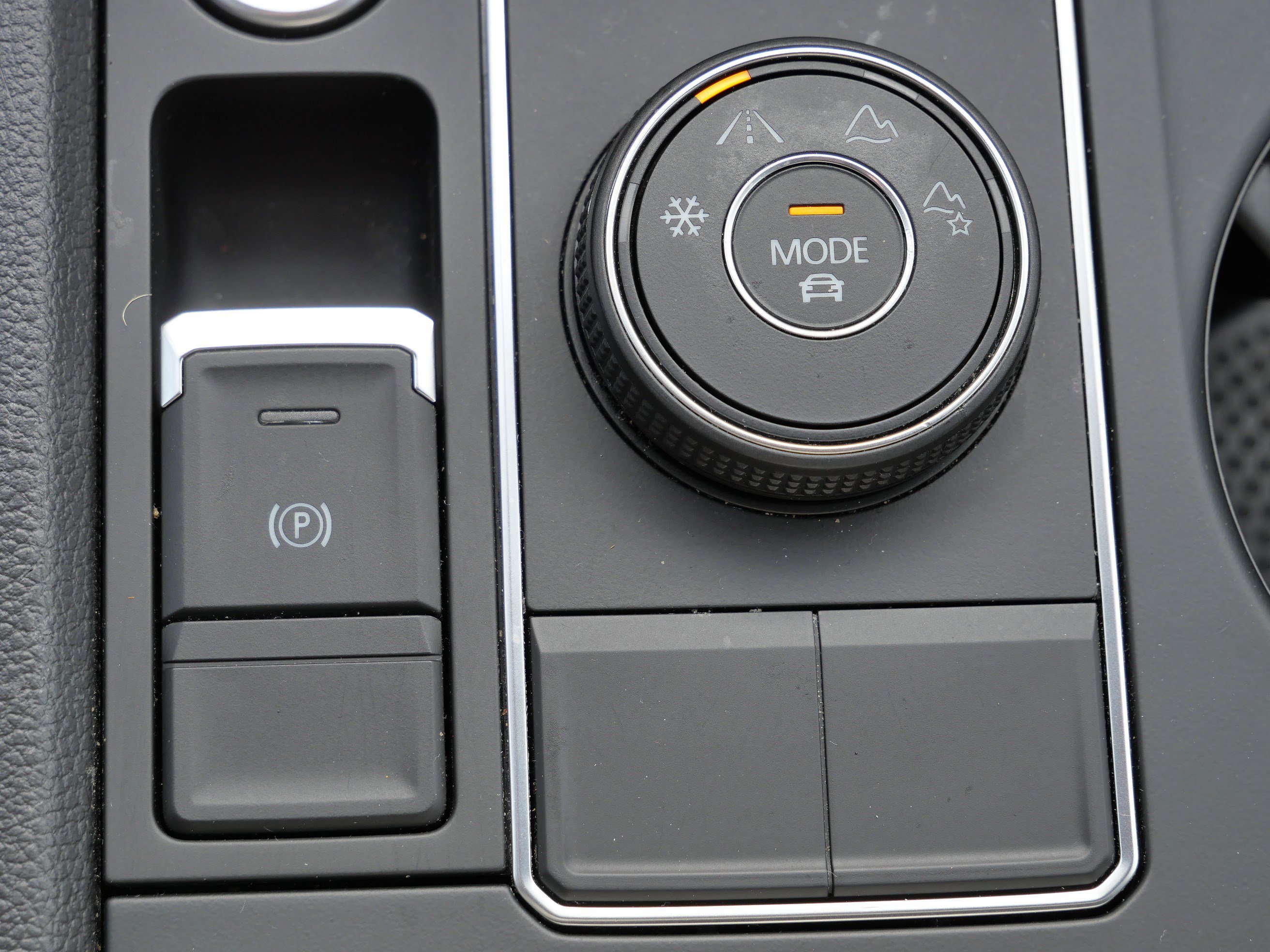 Certified 2023 Volkswagen Atlas Cross Sport SE image 29