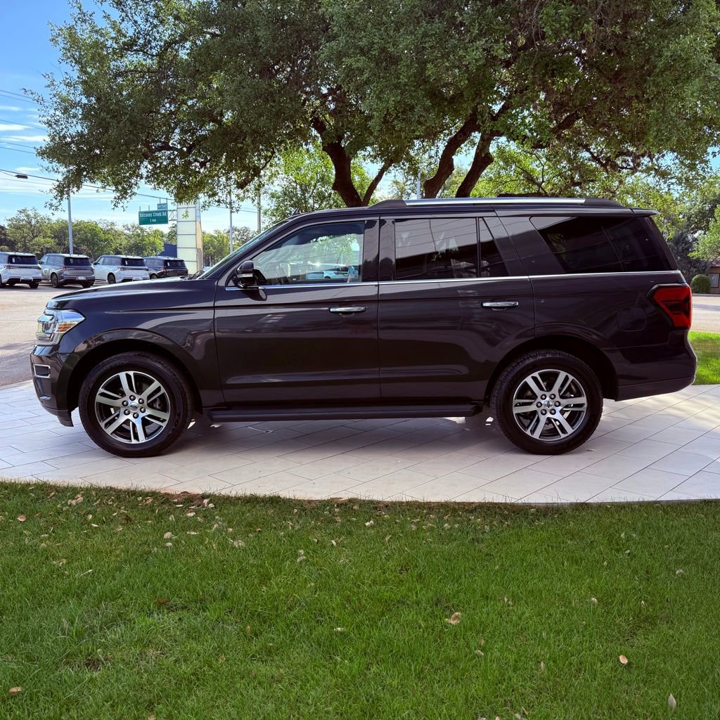 Used 2024 Ford Expedition Limited image 11