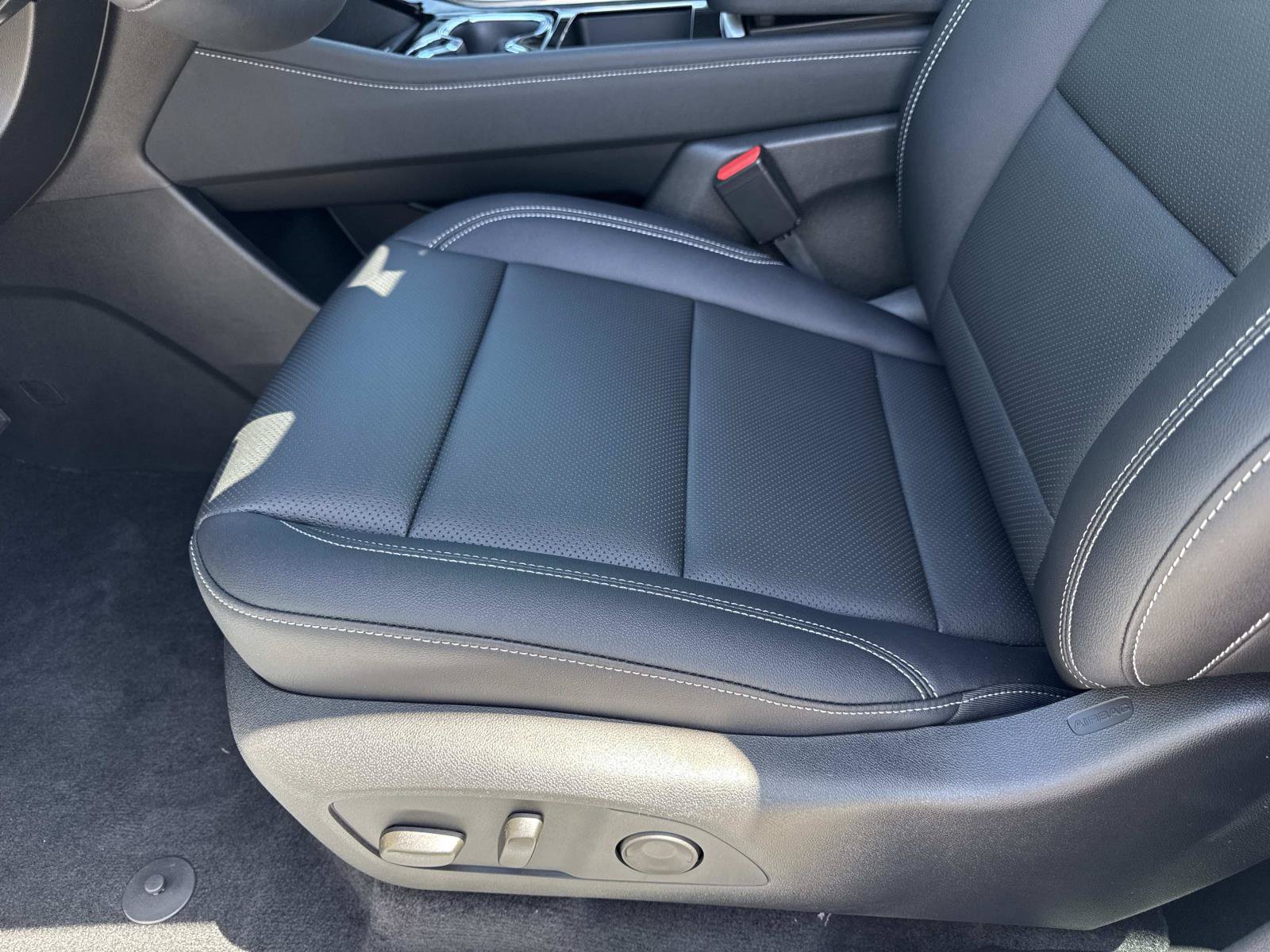 New 2026 Chevrolet Traverse LT w/ Midnight/Sport Edition FWD image 20
