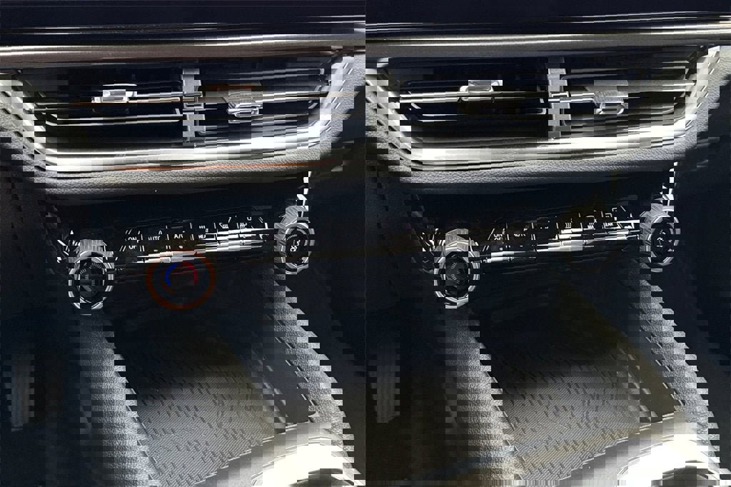 New 2026 Chevrolet Equinox EV LT w/ LPO, Blackout Package image 21