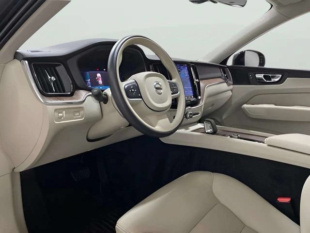 Used 2022 Volvo XC60 B5 Momentum w/ Climate Package AWD/4WD image 57