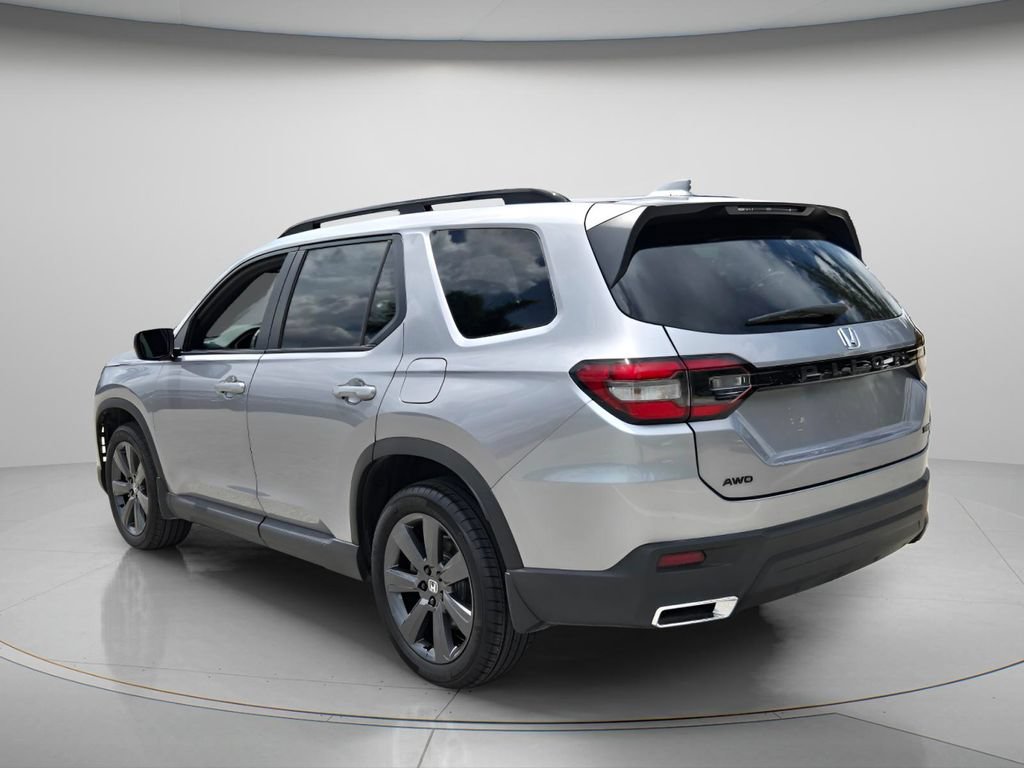 Used 2025 Honda Pilot Sport image 6