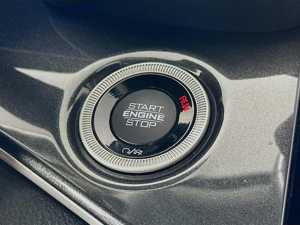 Certified 2022 Jeep Grand Cherokee L Laredo w/ Luxury Tech Group I AWD/4WD image 23