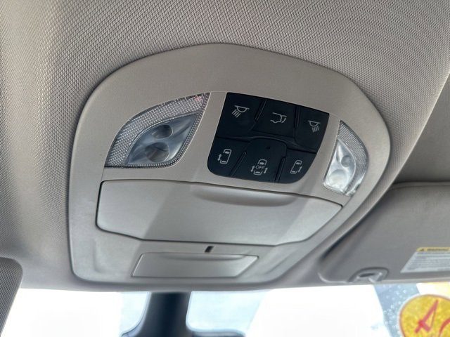 Used 2024 Chrysler Pacifica Touring-L image 32